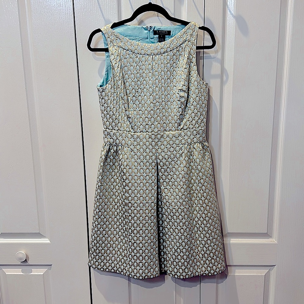 Elegant Sleeveless Dress in Cream and Gold